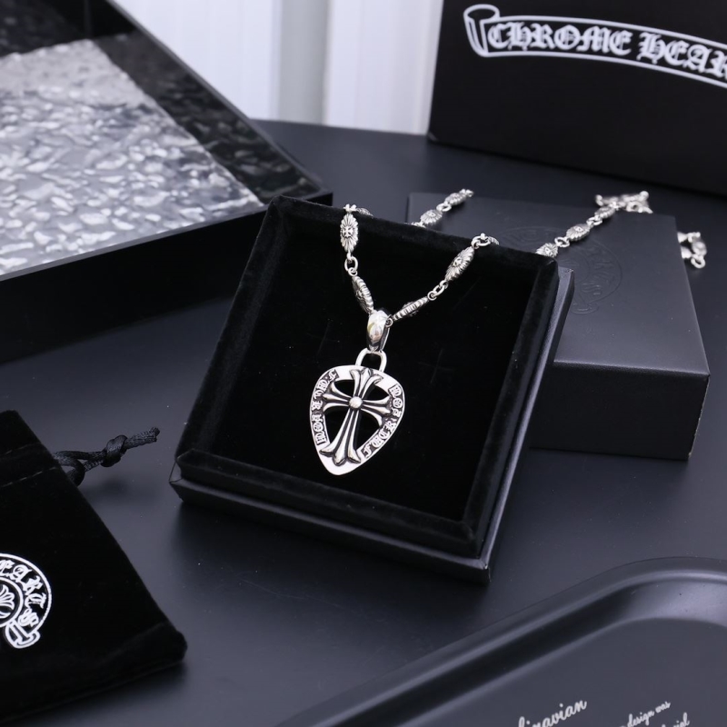 Ch**me He**ts necklaces